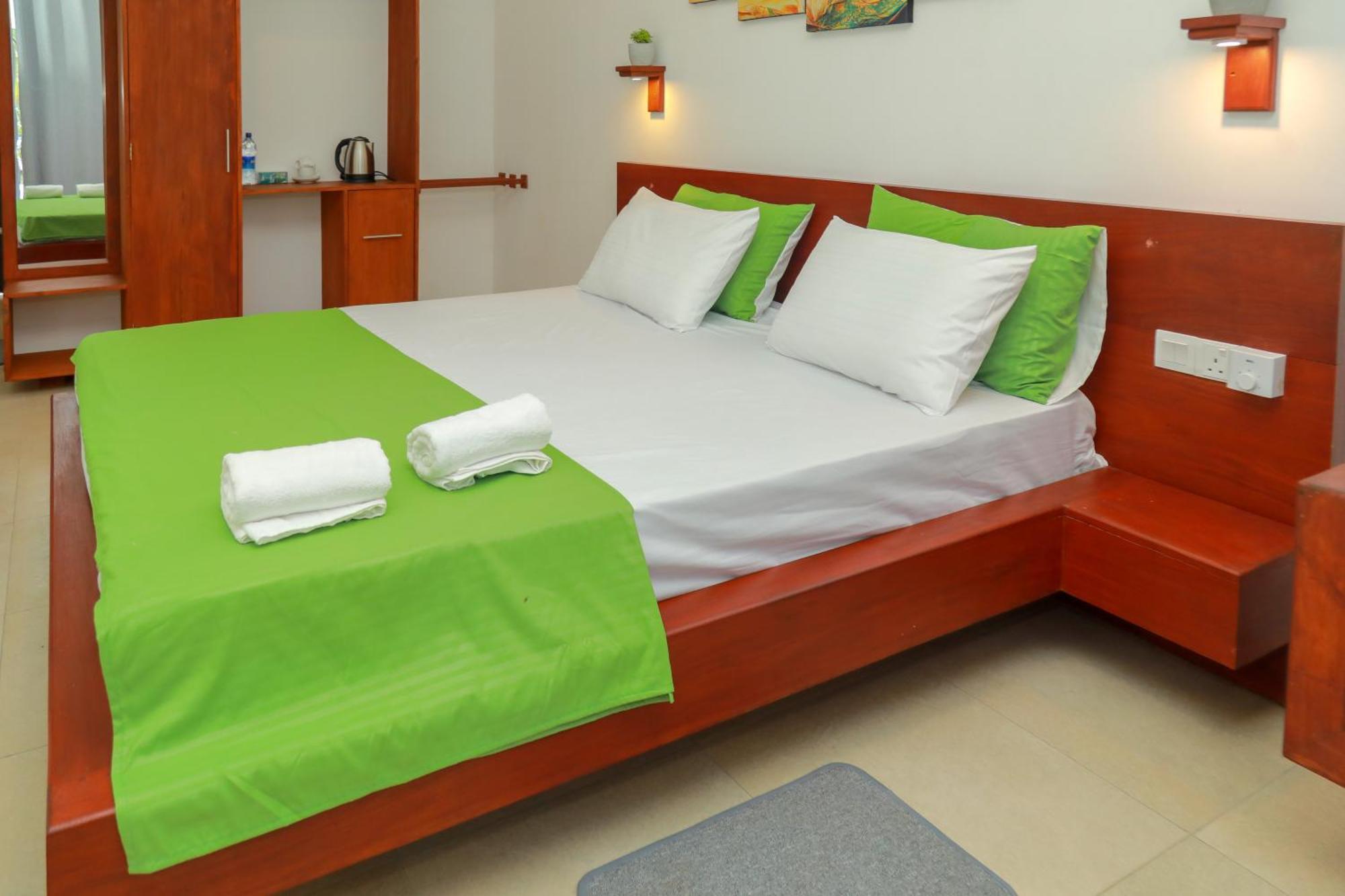 Traveller'S Hotel ฮิกคาดูวา ภายนอก รูปภาพ