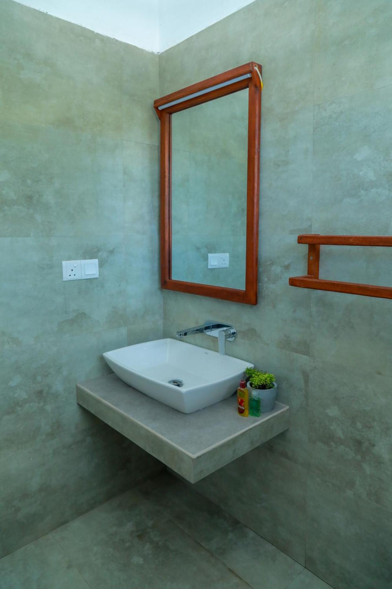 Traveller'S Hotel ฮิกคาดูวา ภายนอก รูปภาพ